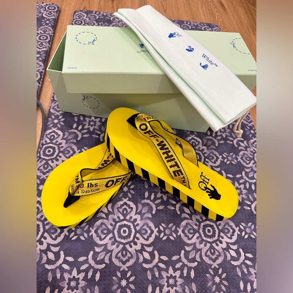 Off-White Flip Flops 'Graphic Print - Yellow' Size 11.5 NEW